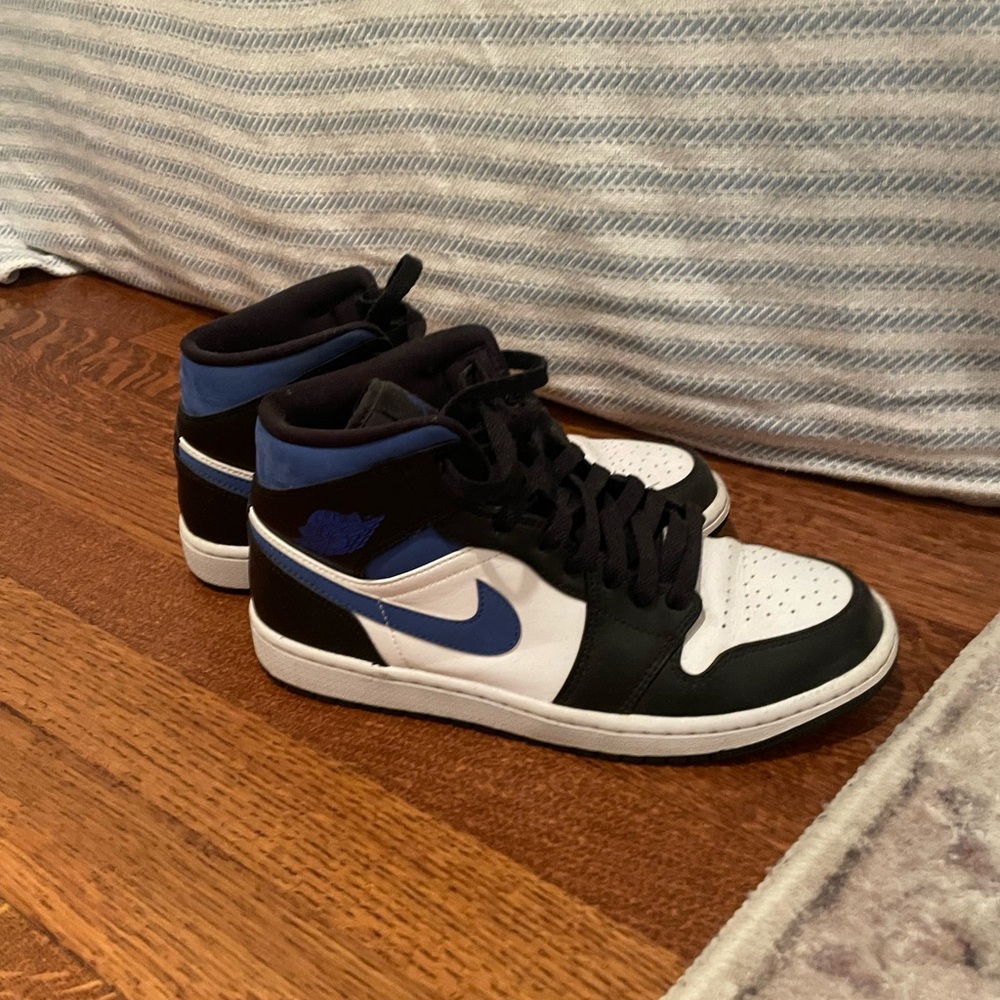 Nike Black and Blue Mid-Top Sneakers
